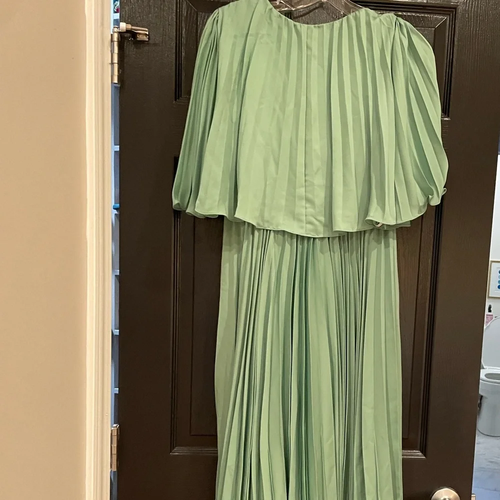 NWT Halston Heritage Cape empire waist dress in meadow green size 4 - Picture 7 of 8